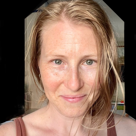 Meet your Posher, Lisa - Picture 2 of 2